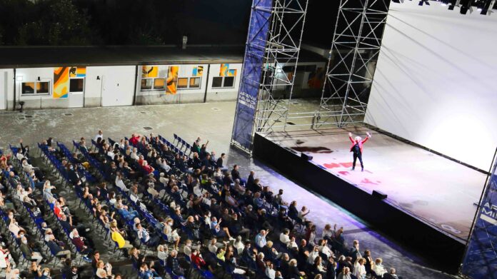 arena pubblico alto copia