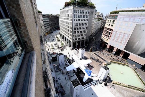 piazza san Babila inauugrazione