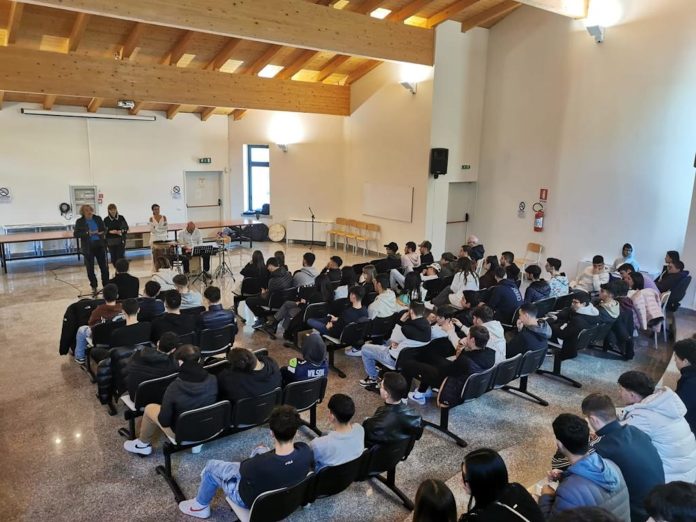 Un incontro con le scuole