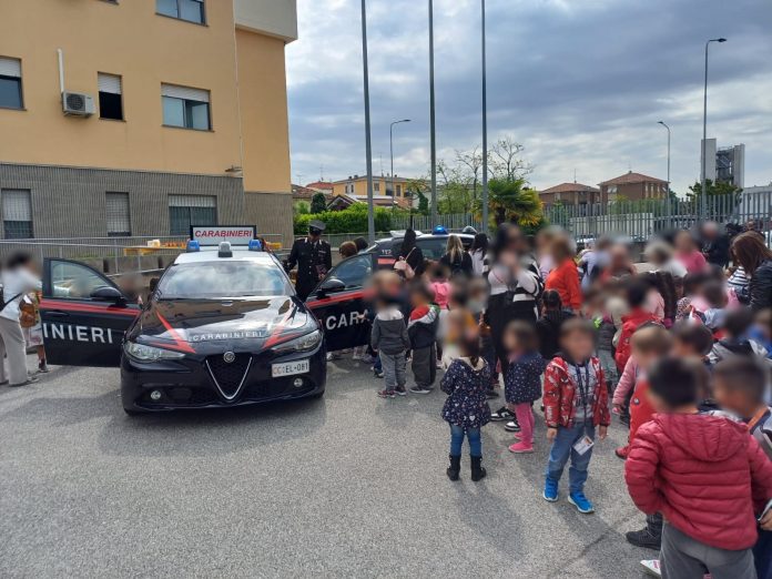 Bambini in caserma
