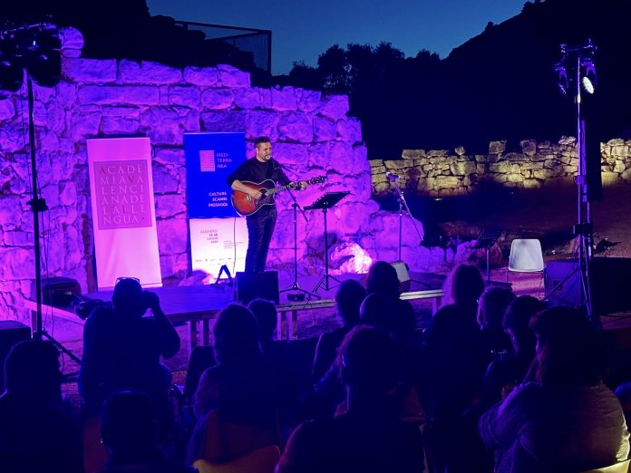 Il concerto di Pau Alabajos all'ultima serata di Mediterranea 2024