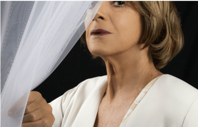 lella costa