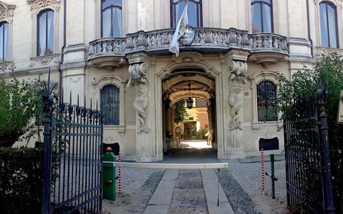 L’ingresso di Palazzo Ceriana Mayneri (Fotocentropestelli.org)