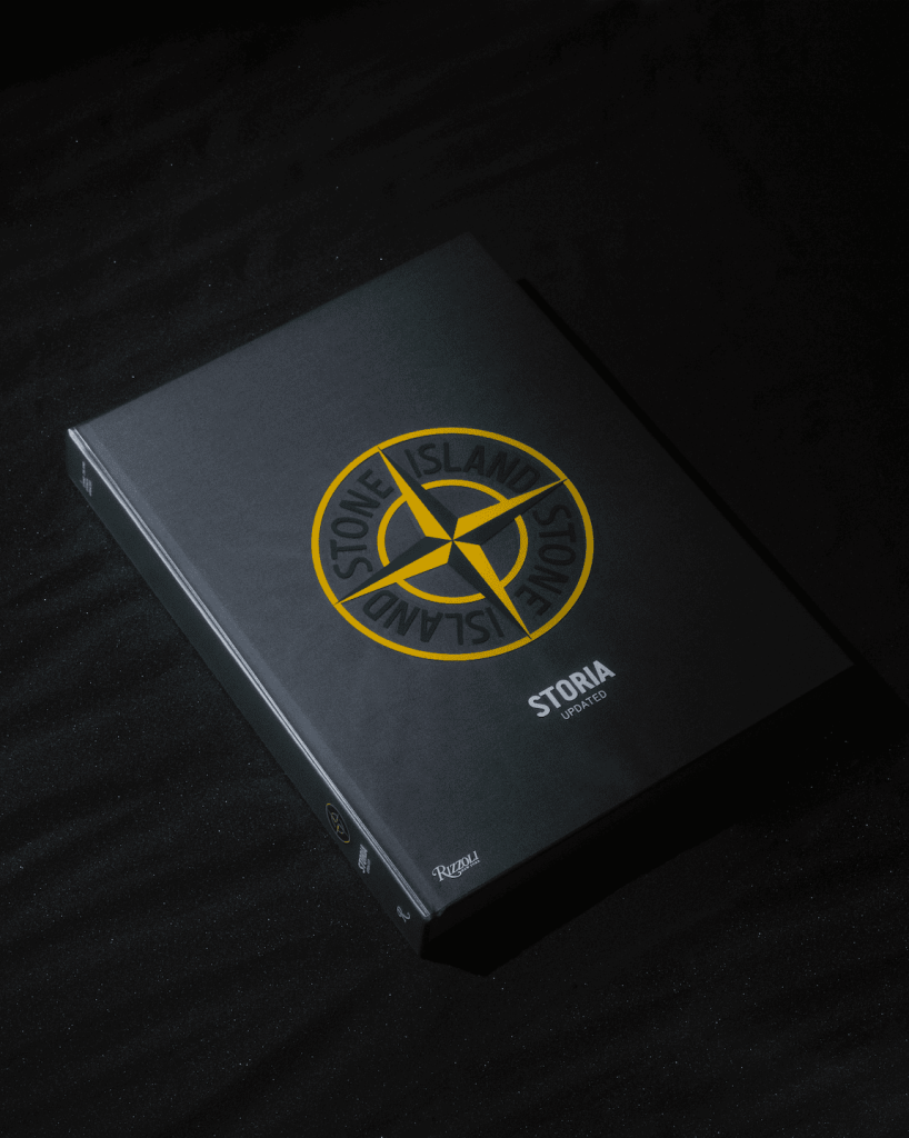 Quando l'editoria incontra la moda, Stone Island lancia l'update del libro "Storia"