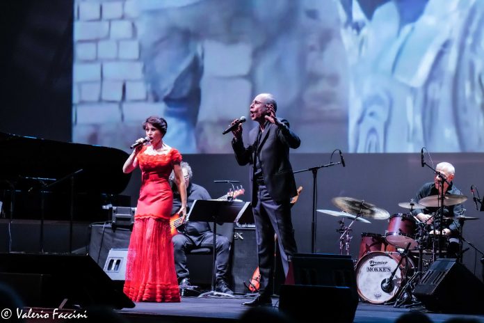 Cinzia e Angelo cantano BLOWING in THE WIND