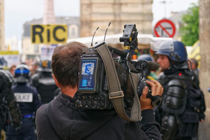Giornalista 104 colleghi uccisi nel mondo: i dati 2024 della Federazione Internazionale dei Giornalisti