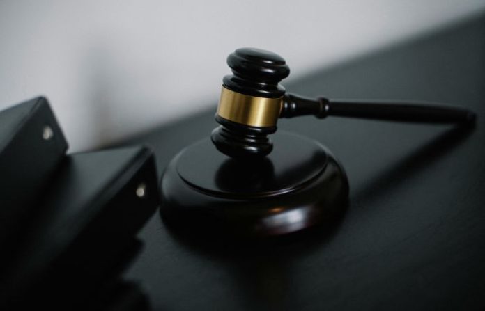 Tribunale Confermata la condanna per tre no vax che aggredirono un giornalista durante una manifestazione