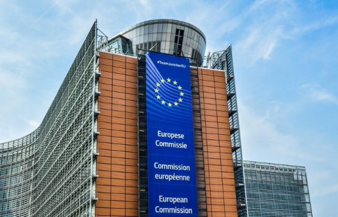 Commissione Europea La Commissione europea a difesa dei giornalisti: "accesso illegale ai dati inaccettabile"