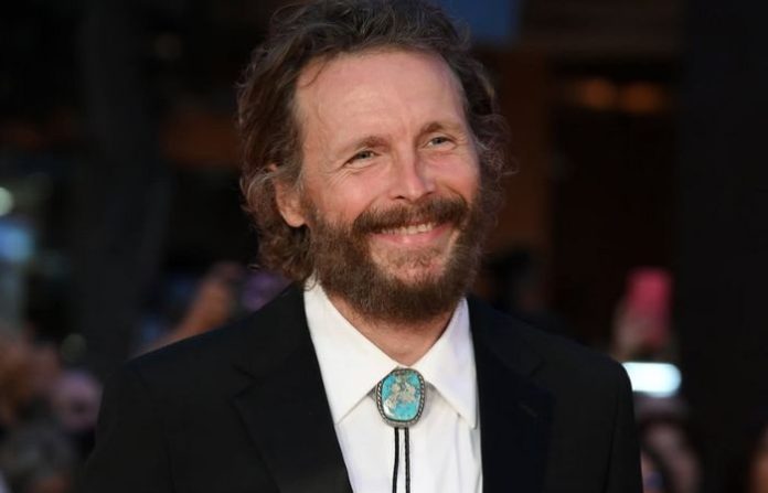 Jovanotti a Sanremo Sanremo 2025, inizia il festival: la scaletta e gli ospiti della prima serata
