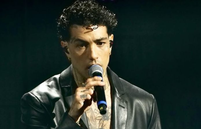 Tony Effe Sanremo 2025, quarta serata: ordine d'uscita, ospiti e modalità di voto