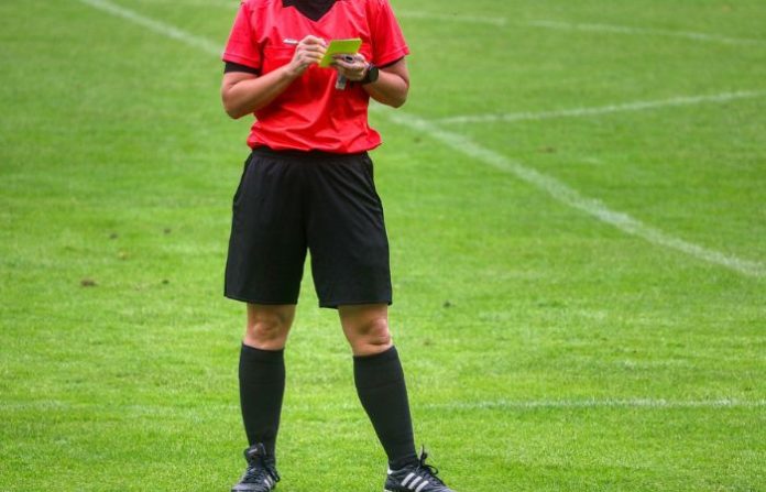 Arbitro Serie A, il VAR si fa più trasparente: grafiche sugli schermi e audio dell’arbitro in arrivo