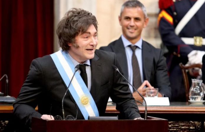 Argentina, Milei cambia le regole per la stampa: nuove restrizioni per i giornalisti