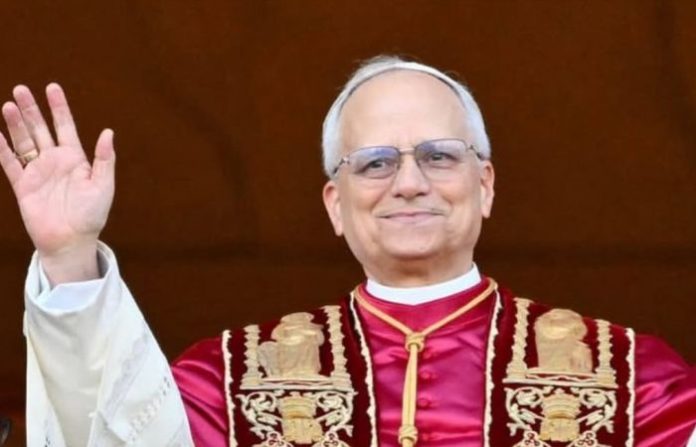 Papa Leone XIV Papa Leone XIV parla ai giornalisti affrontando anche il tema IA