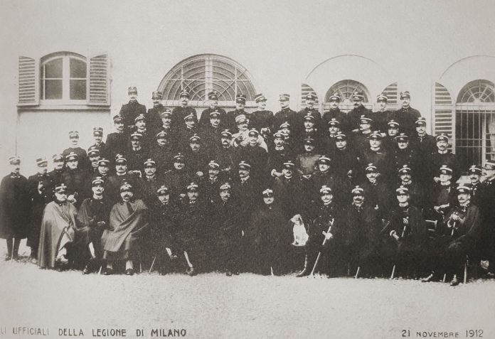 Carabiniri dvanti a palazzo Cattaneo