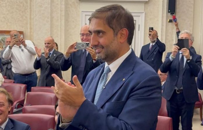 Geronimo La Russa Geronimo La Russa eletto presidente di ACI, con il 78% dei voti è una delle maggioranze più ampie mai registrate