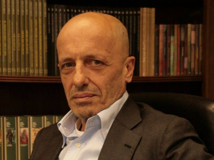 Alessandro Sallusti lascia Il Giornale, al suo posto Cerno: le indiscrezioni Alessandro Sallusti lascia Il Giornale, al suo posto Cerno: le indiscrezioni