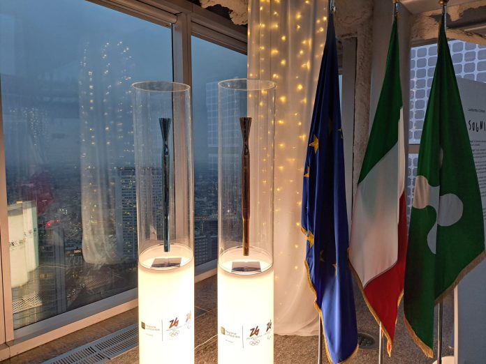 TORCE-OLIMPICHE-BANDIERE
