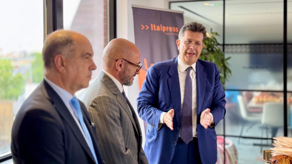 Italpress sbarca a Londra con un corner tv affacciato su Regent Street