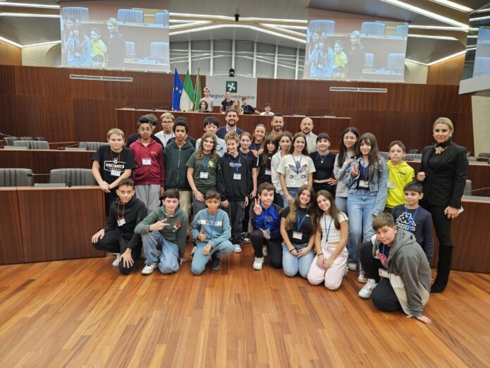 Foto studenti a palazzo pirelli